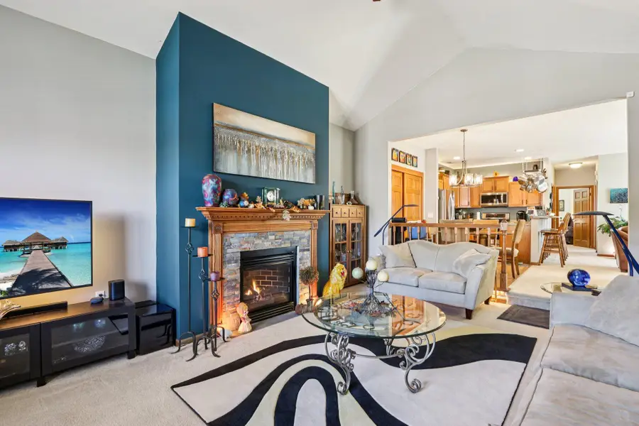 2117 W Vista Bella Dr, Oak Creek, WI 53154 - Image #3