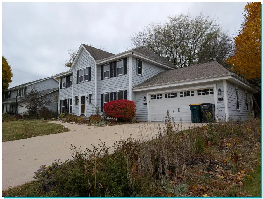 1014 Cottonwood Ct, West Bend, WI 53095 - Image #3