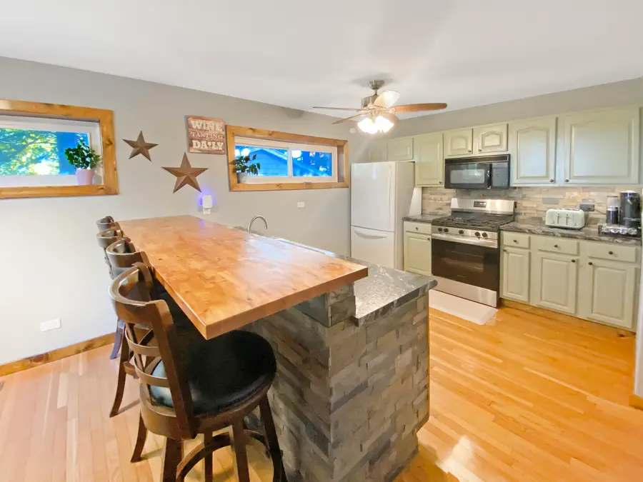 515 Johnson Ave, Clinton, WI 53525 - Image #2