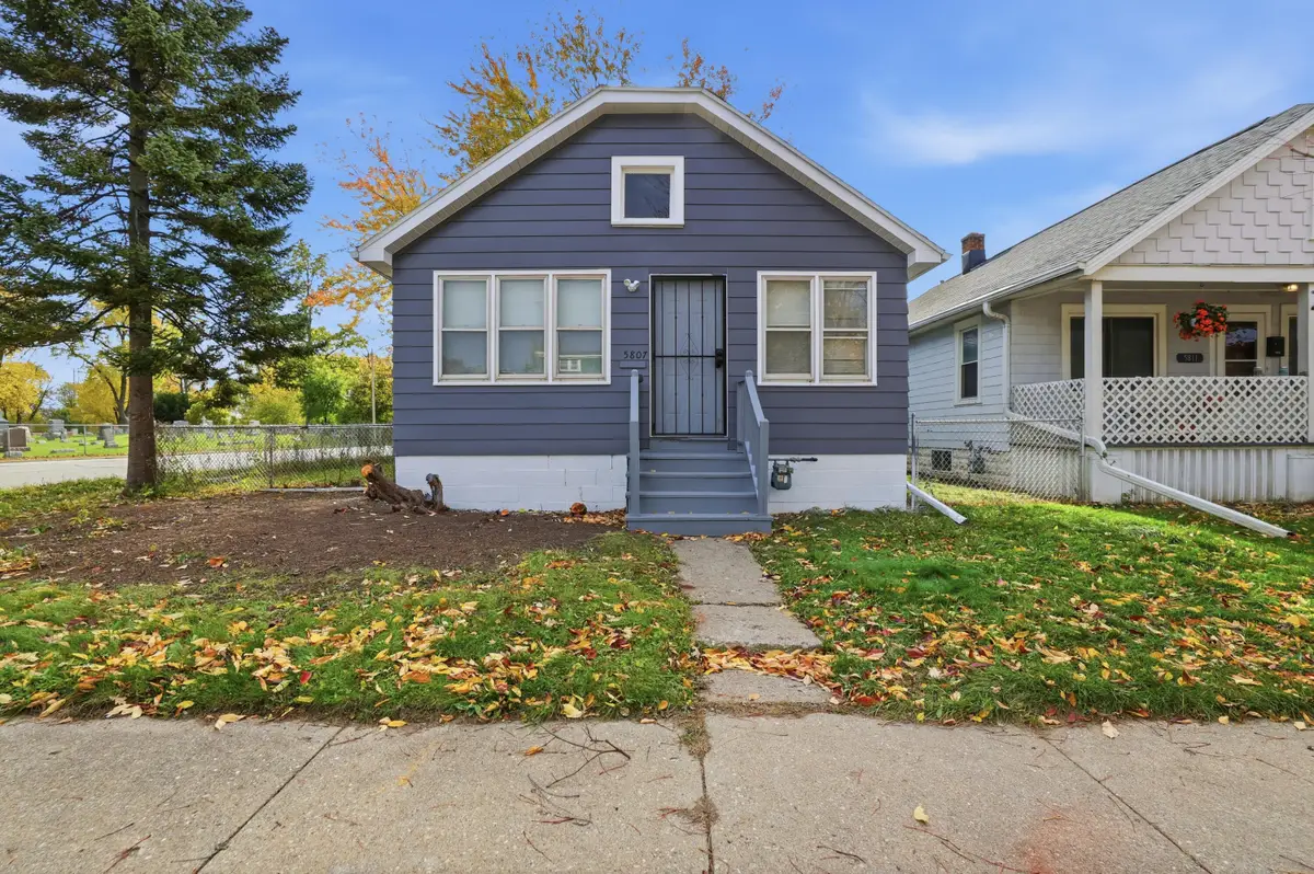 5807 W Park Hill Ave, Milwaukee, WI 53213 - Image #1