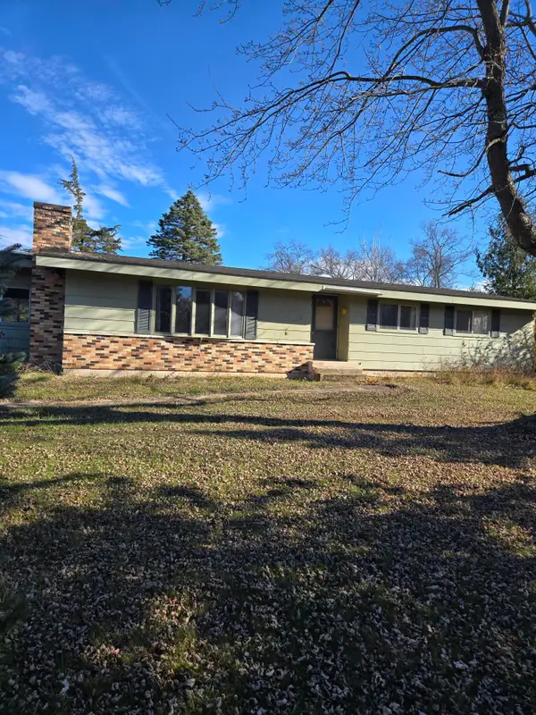 N11612 10th Ave, Necedah, WI 54646