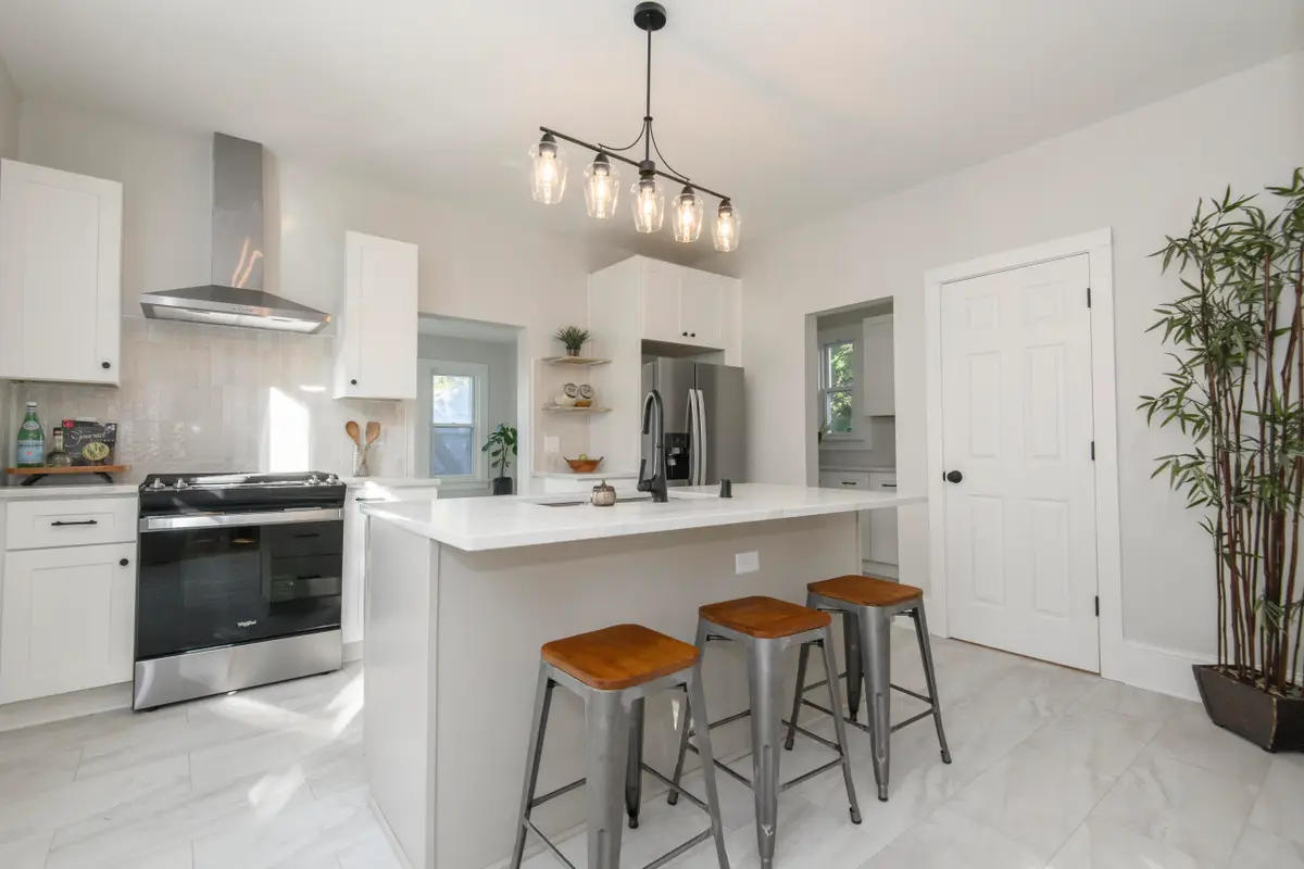 2911 N Newhall St, Milwaukee, WI 53211 - Image #1