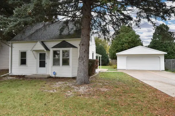 4256 S 96th St, Greenfield, WI 53228