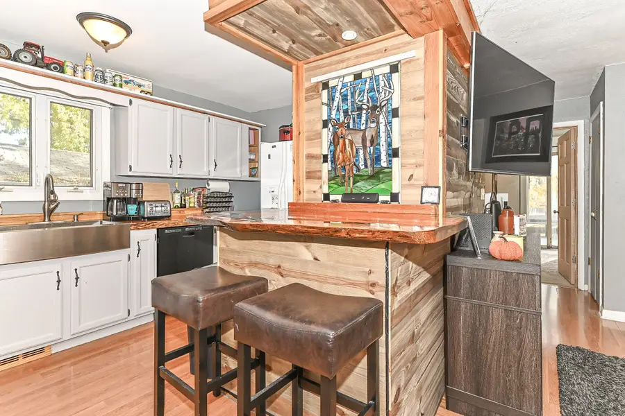 30119 Moccasin Dr, Burlington, WI 53105 - Image #3