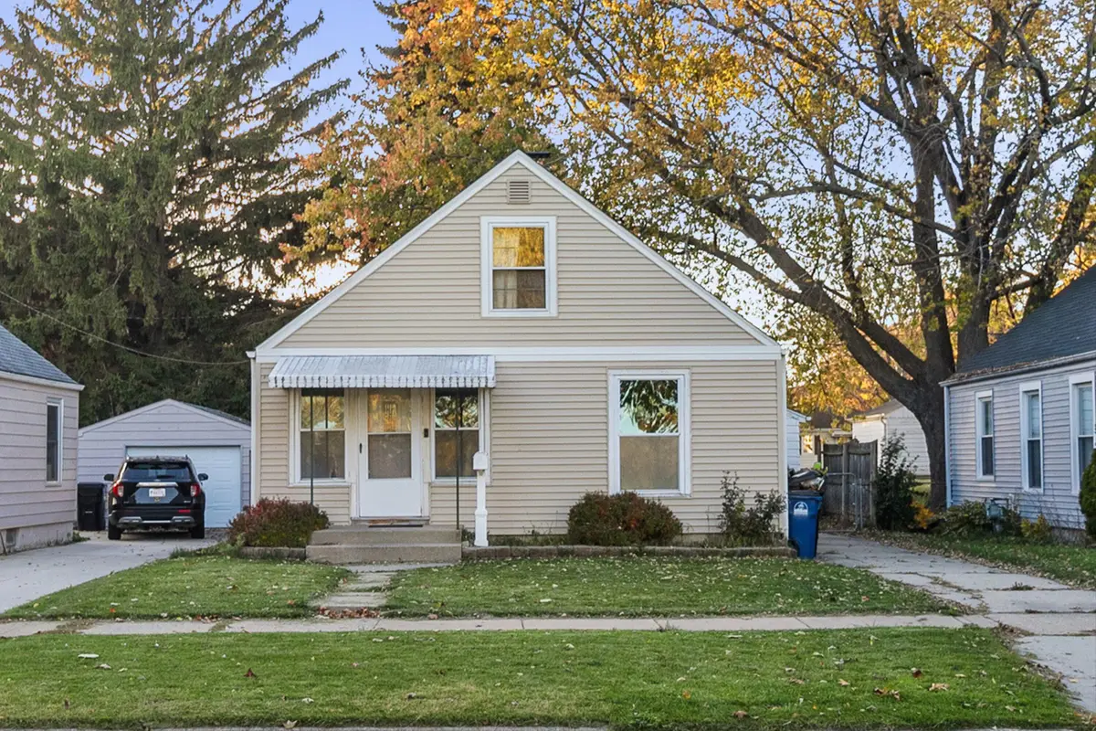 2414 Cleveland Ave, Racine, WI 53405 - #1