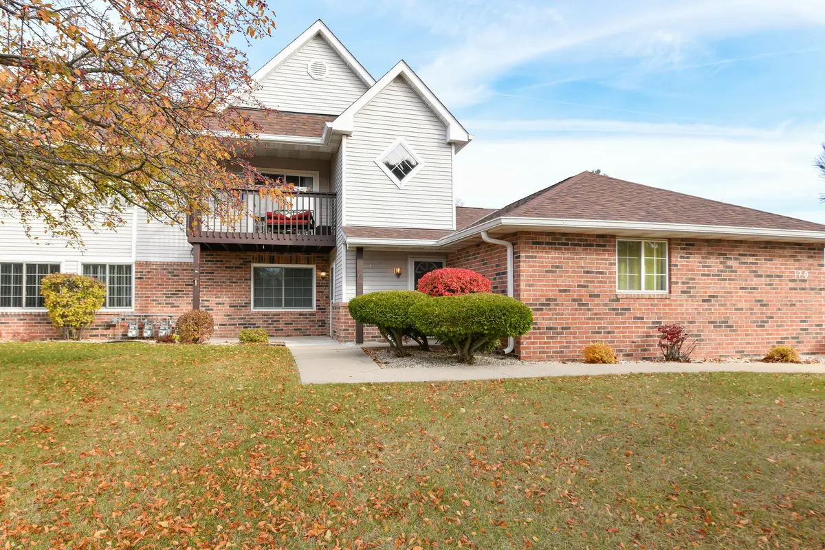 170 W Aspen Ct, Oak Creek, WI 53154 - #1