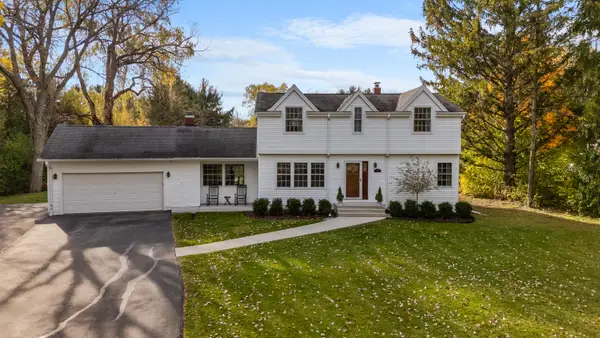 1627 W Fiesta Ln, Mequon, WI 53092