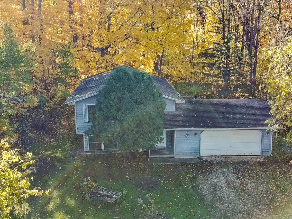 W3523 Oakwood Dr, Geneva, WI 53147 - Image #1