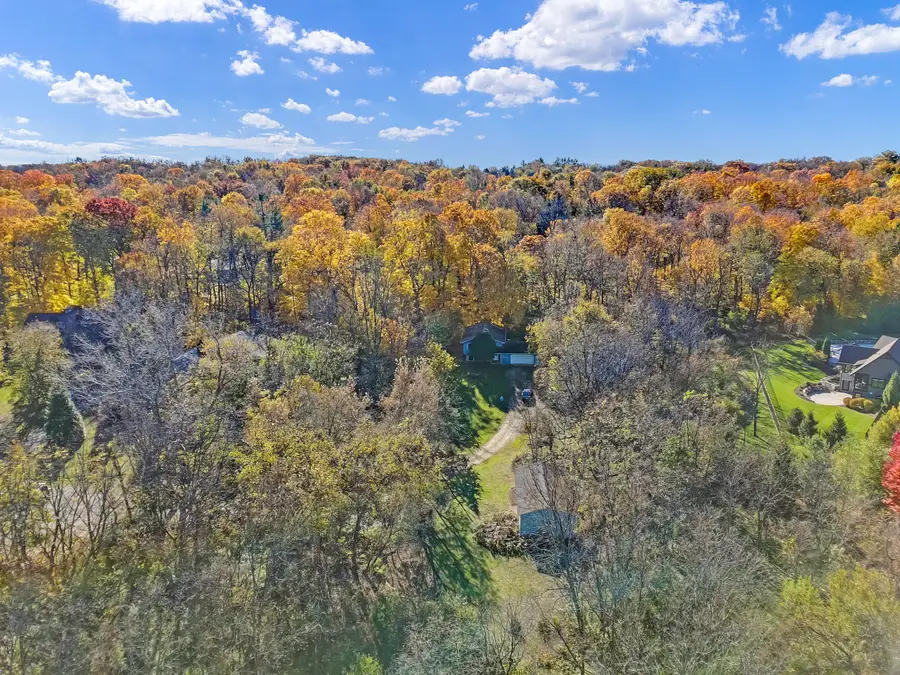 W3523 Oakwood Dr, Geneva, WI 53147 - Image #2