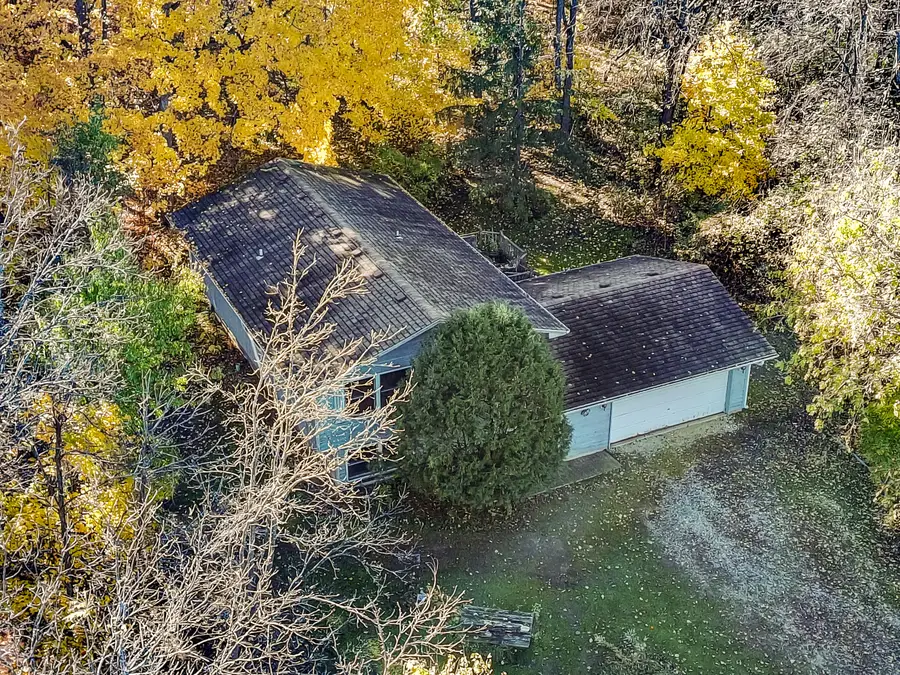 W3523 Oakwood Dr, Geneva, WI 53147 - Image #3