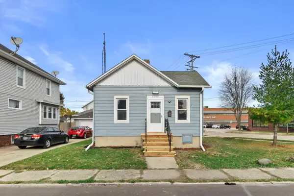 2300 Victoria Dr, Racine, WI 53403