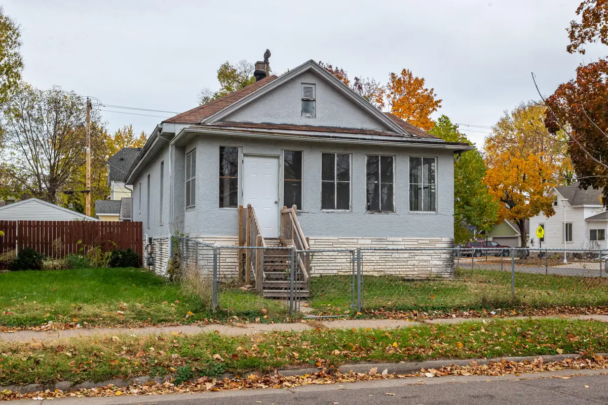 1027 6th St S, La Crosse, WI 54601 - #1