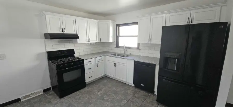 1708 Shoop St, Racine, WI 53404 - Image #2