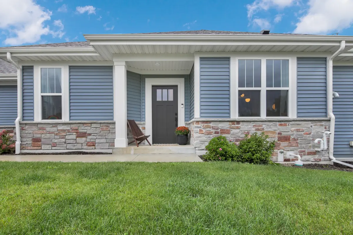 W204N17637 Laurel Pl, Jackson, WI 53037 - Image #1