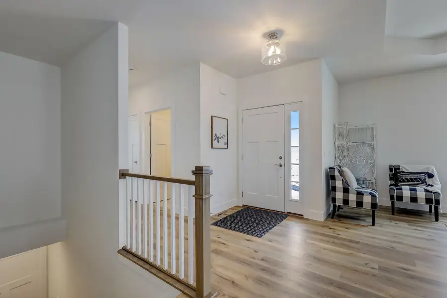 845 Stirling Dr, Oconomowoc, WI 53066 - Image #3