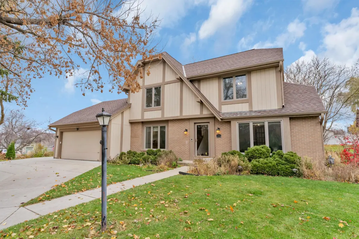 12565 W Weatherstone Ct, New Berlin, WI 53151 - Image #1