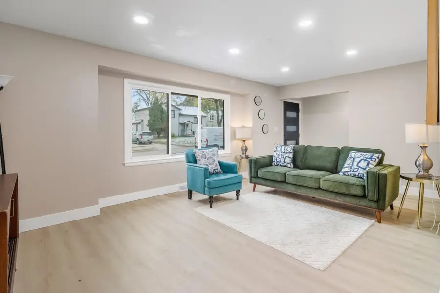 1215 S 91st St, West Allis, WI 53214 - Image #2