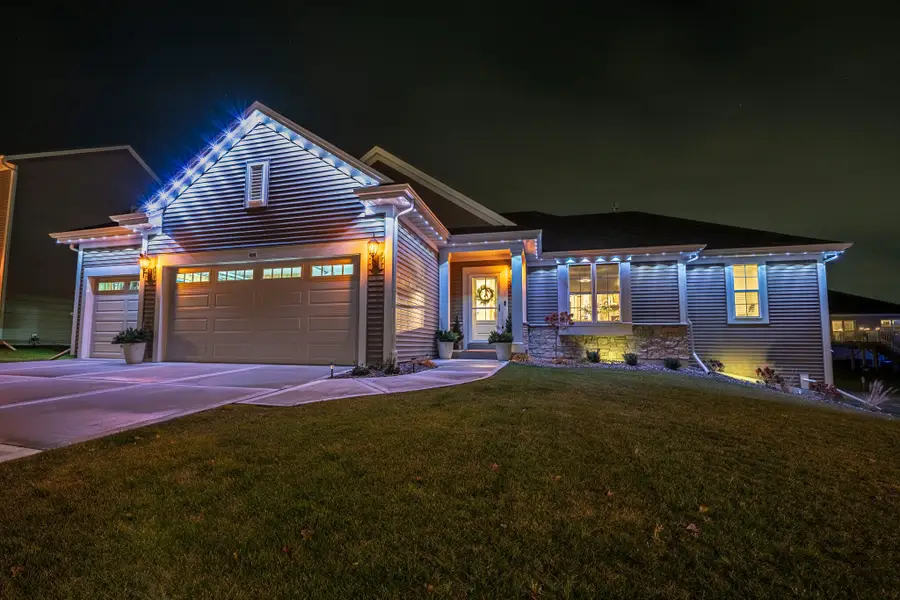 634 Lambert Dr, Slinger, WI 53086 - Image #2