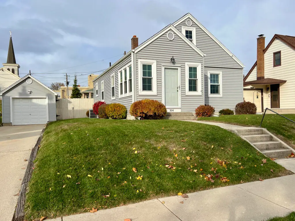 304 St Rose Ave, Fredonia, WI 53021 - Image #1