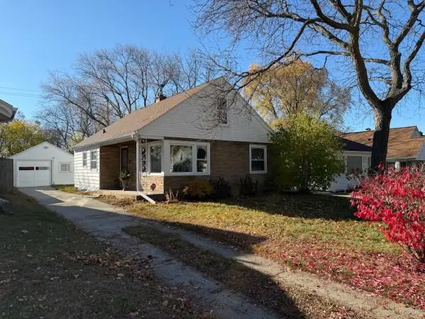 7837 Livingston Ave, Wauwatosa, WI 53213