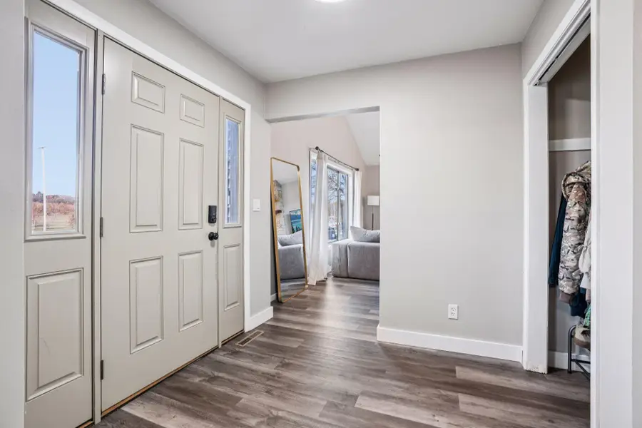 4646 S 124th St, Greenfield, WI 53228 - Image #3