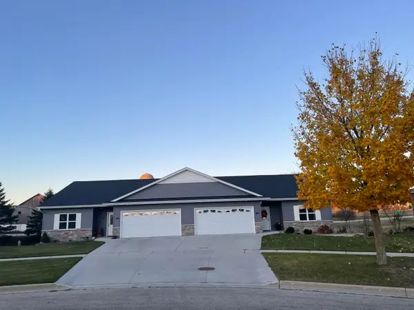 430 Emerald Ct, Kewaskum, WI 53040