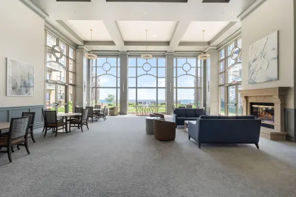 4130 S Lake Dr, Saint Francis, WI 53235