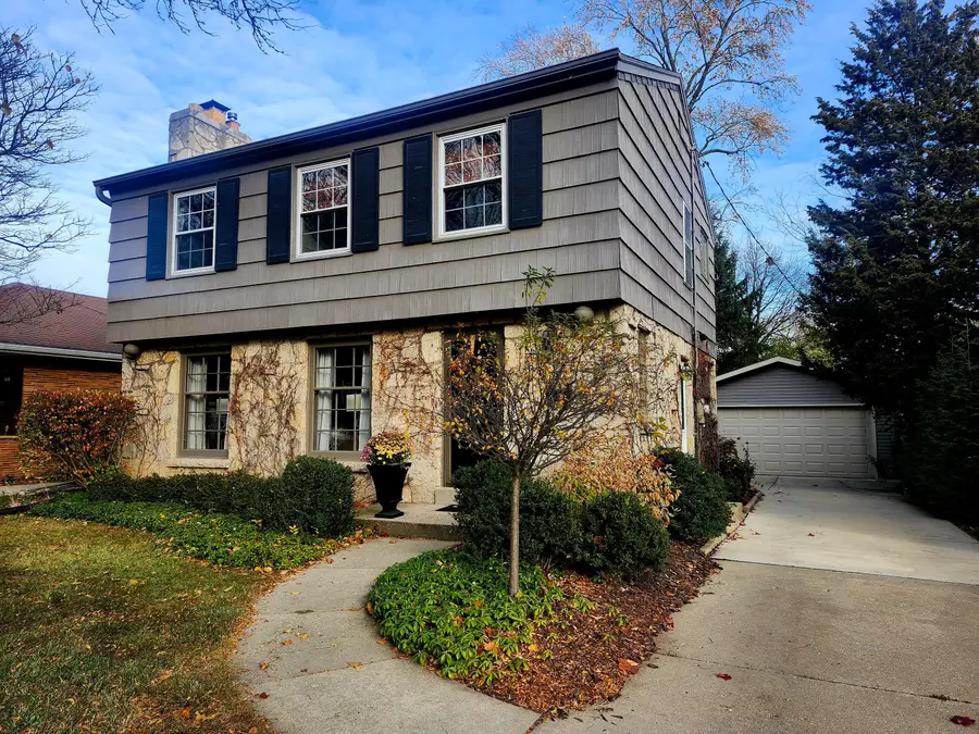 162 N 86th St, Wauwatosa, WI 53226 - Image #2