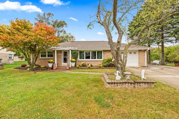 4805 S 39th St, Greenfield, WI 53221