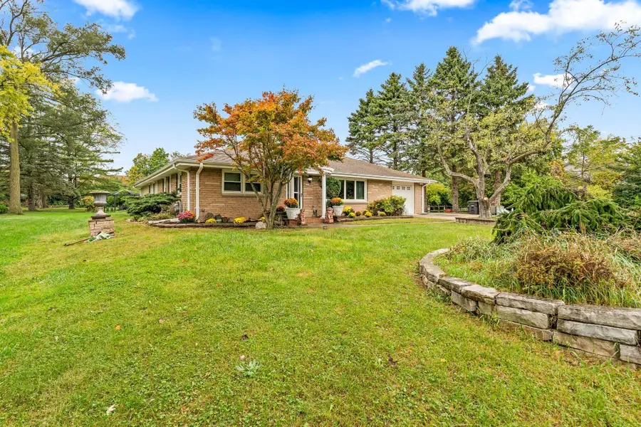 4805 S 39th St, Greenfield, WI 53221 - Image #2