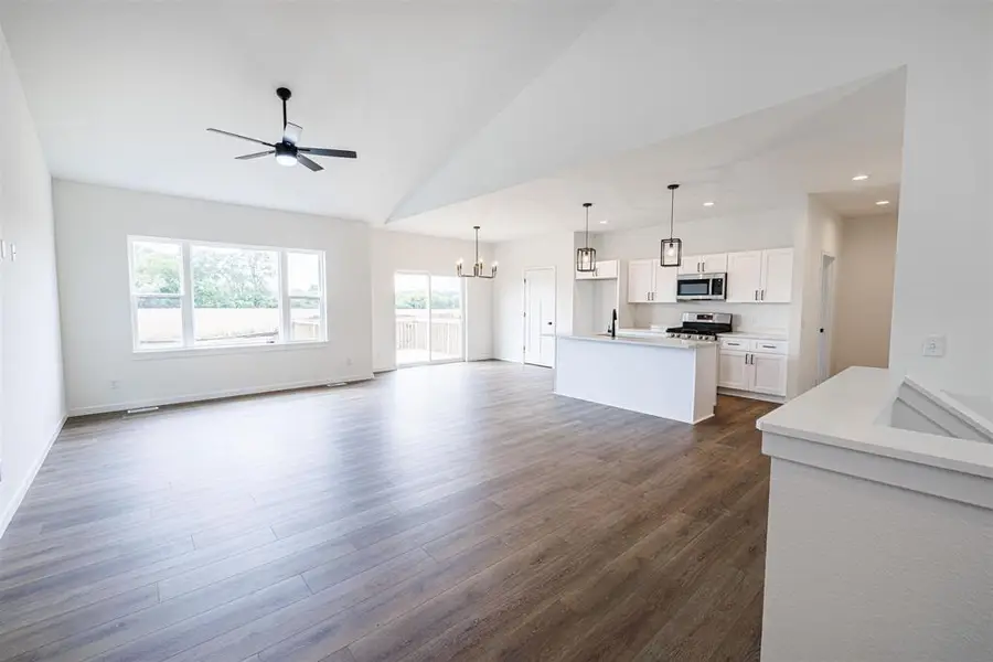 201 Edgewater Ct, Theresa, WI 53091 - Image #2