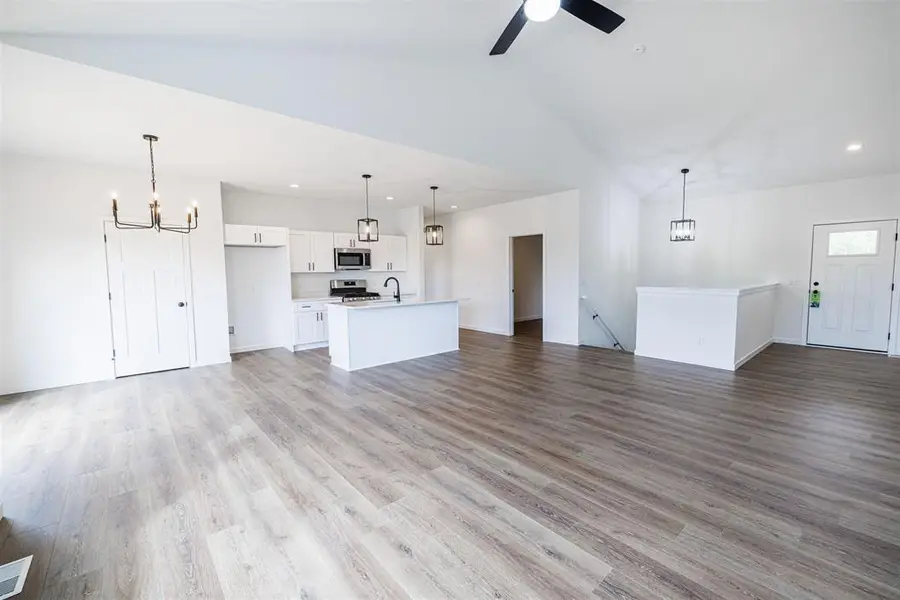 201 Edgewater Ct, Theresa, WI 53091 - Image #3