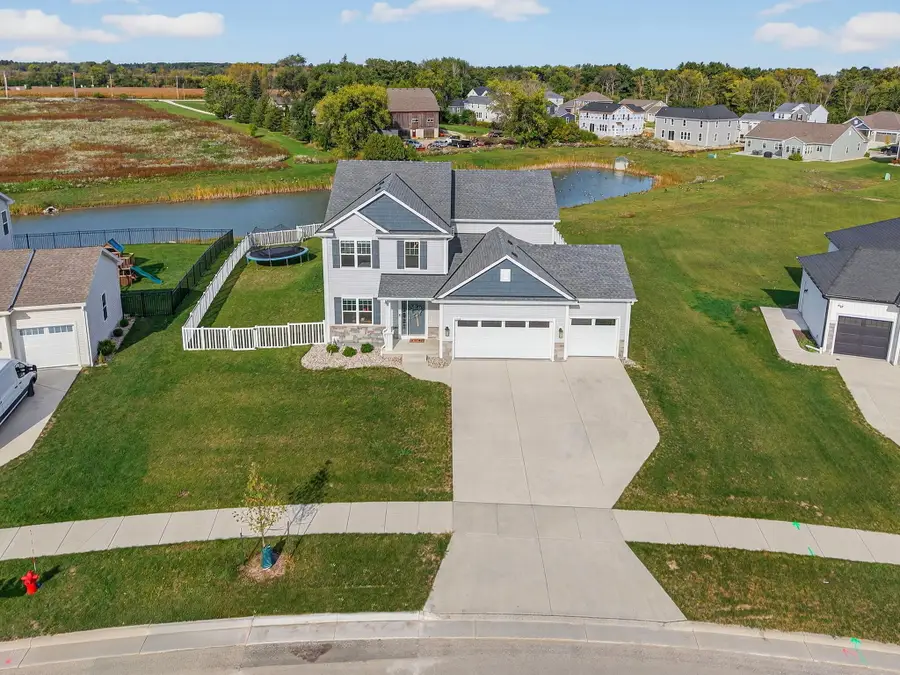 11520 W Meadowview Dr, Franklin, WI 53132 - Image #2