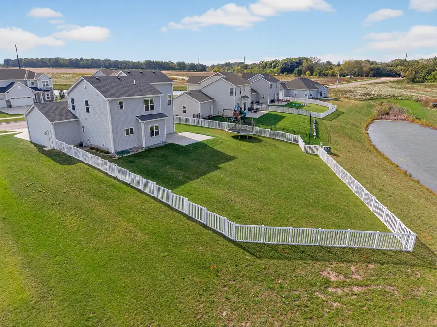 11520 W Meadowview Dr, Franklin, WI 53132 - Image #3