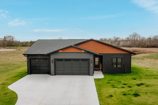 555 Lake Breeze Ln, Random Lake, WI 53075