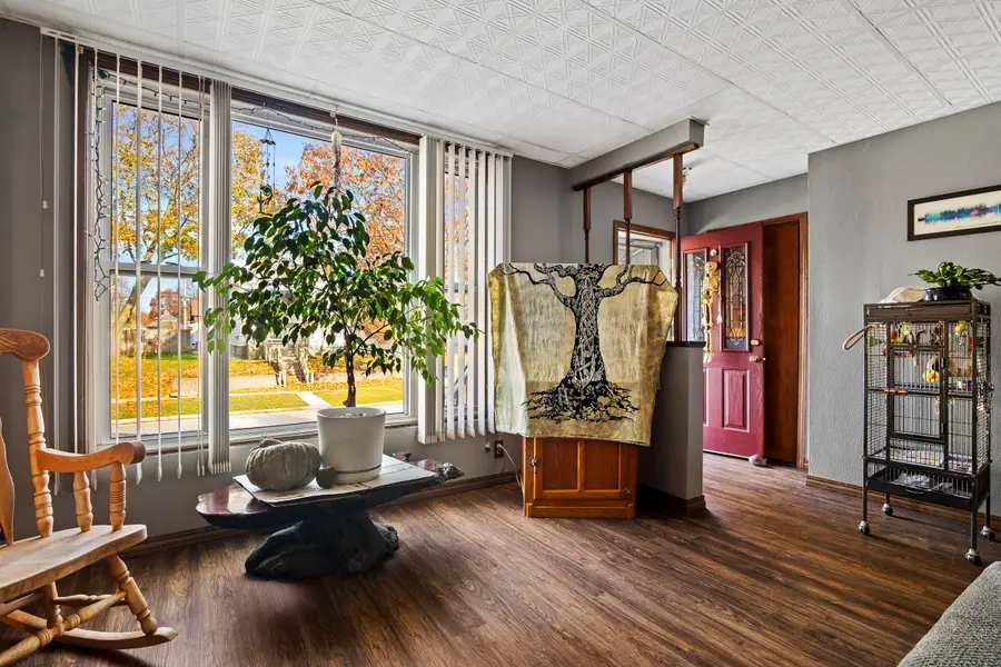 215 Lincoln Ave, Sheboygan, WI 53081 - Image #2