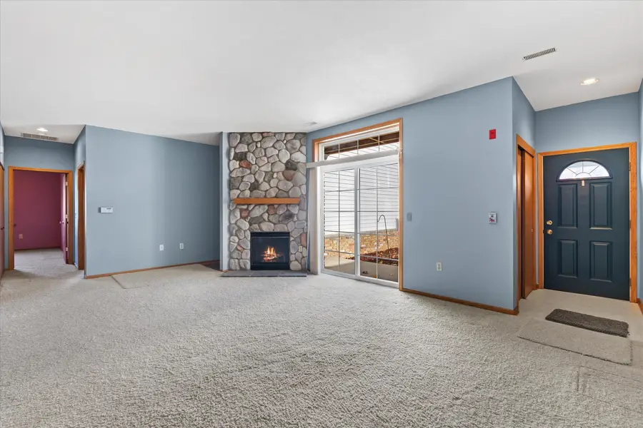 6190 S Creekside Dr, Cudahy, WI 53110 - Image #2