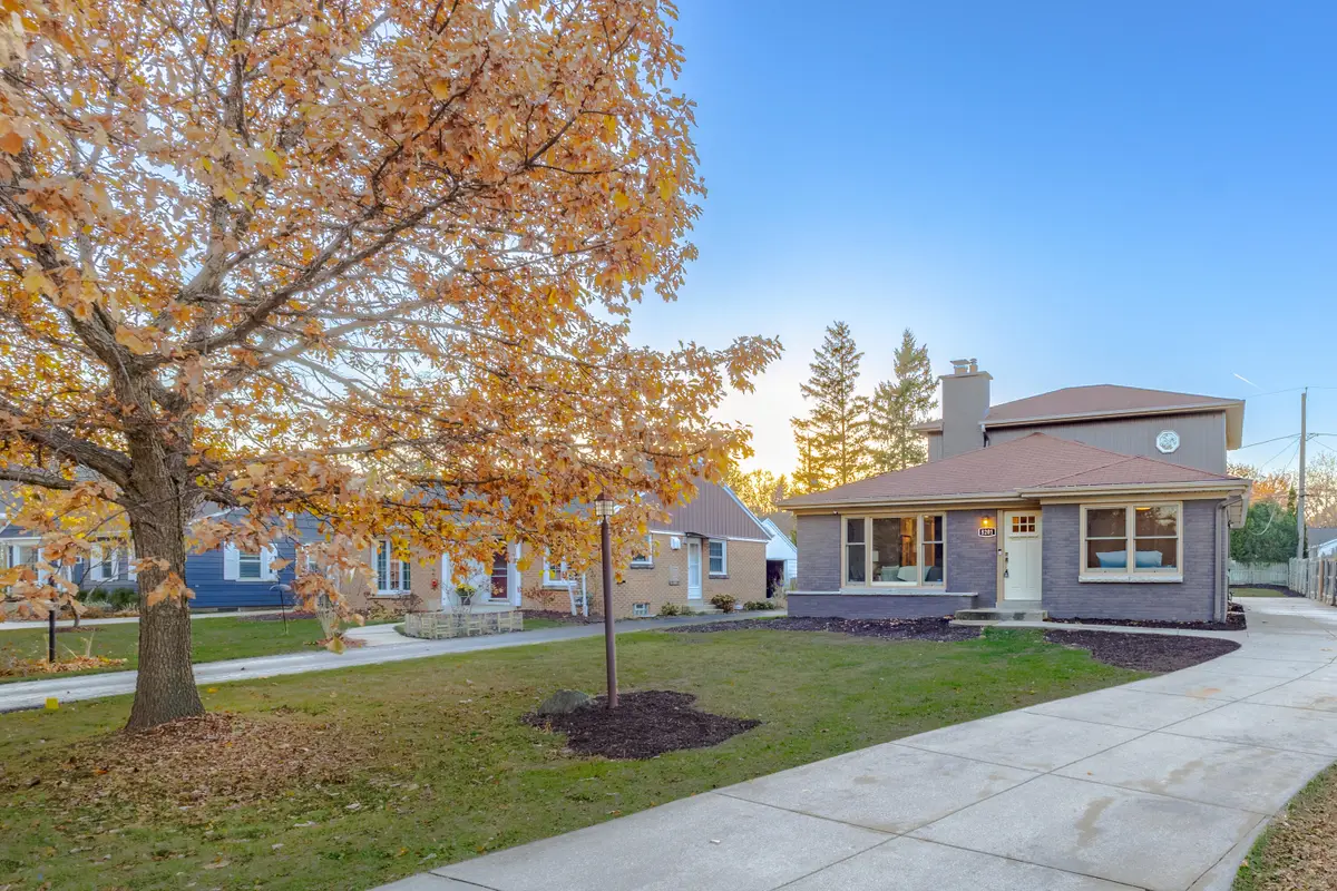 8201 N Whitney Rd, Fox Point, WI 53217 - Image #1