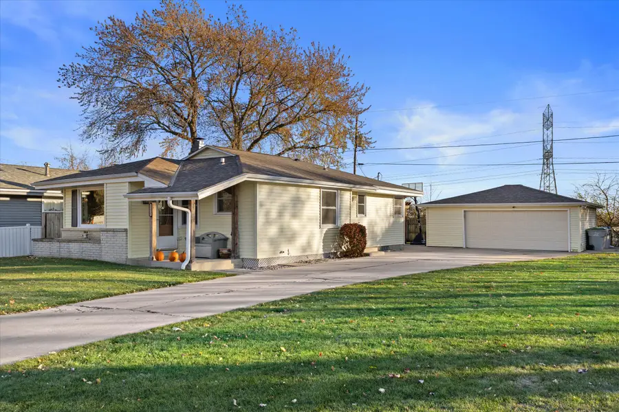 11335 W Carmen Ave, Milwaukee, WI 53225 - Image #2