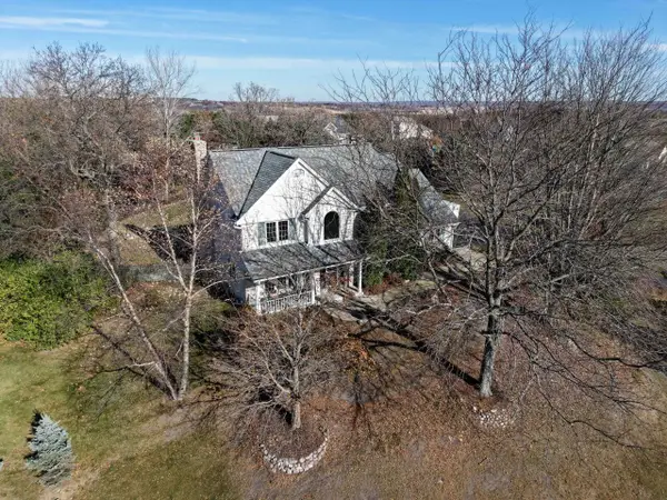 S78W29842 Crossgate Dr, Mukwonago, WI 53149