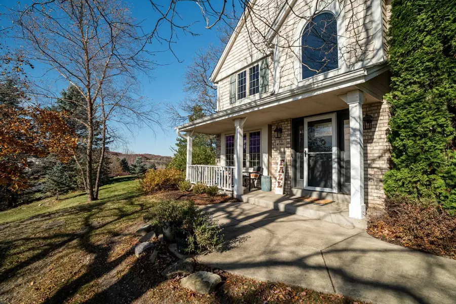 S78W29842 Crossgate Dr, Mukwonago, WI 53149 - Image #2