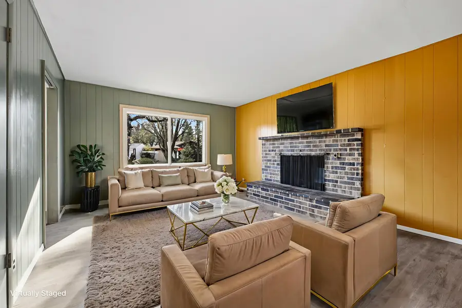 1334 W Paradise Ct, Glendale, WI 53209 - Image #3