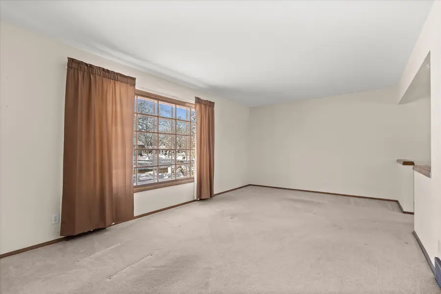 214 S Regis Rd, Saukville, WI 53080 - Image #3