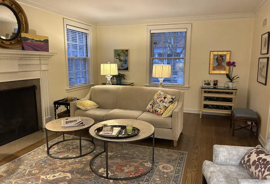 2036 N Lake Dr, Milwaukee, WI 53202 - Image #3