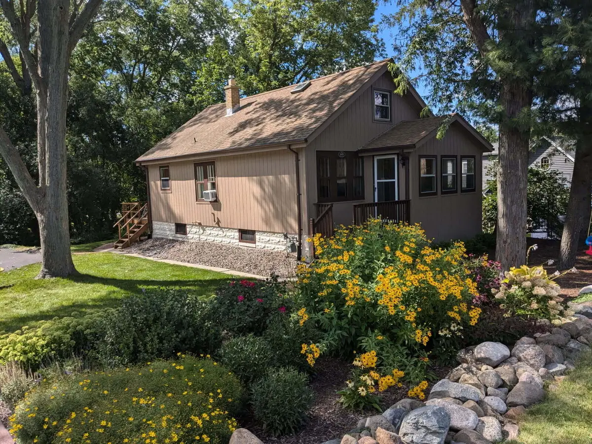 1419 S West Ln, New Berlin, WI 53146 - #1