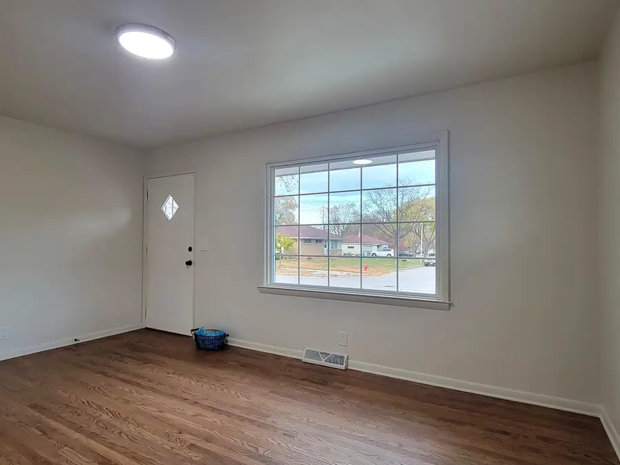 6295 N Joyce Ave, Milwaukee, WI 53225 - Image #3