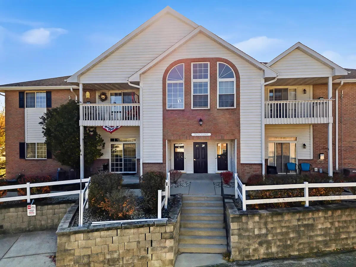 W241N2507 East Parkway Meadow Cir, Pewaukee, WI 53072 - Image #1