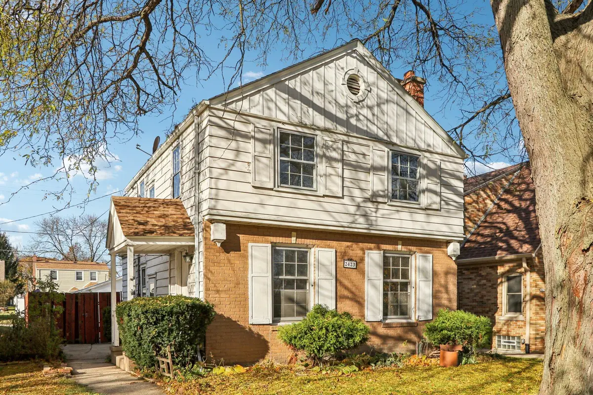 2423 S 60th St, West Allis, WI 53219 - #1