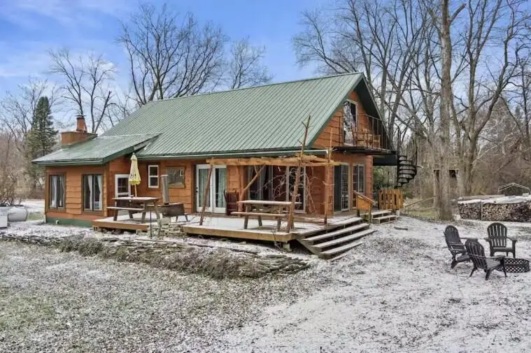 5230 N Milwaukee River Pkwy, Milwaukee, WI 53209 - Image #1