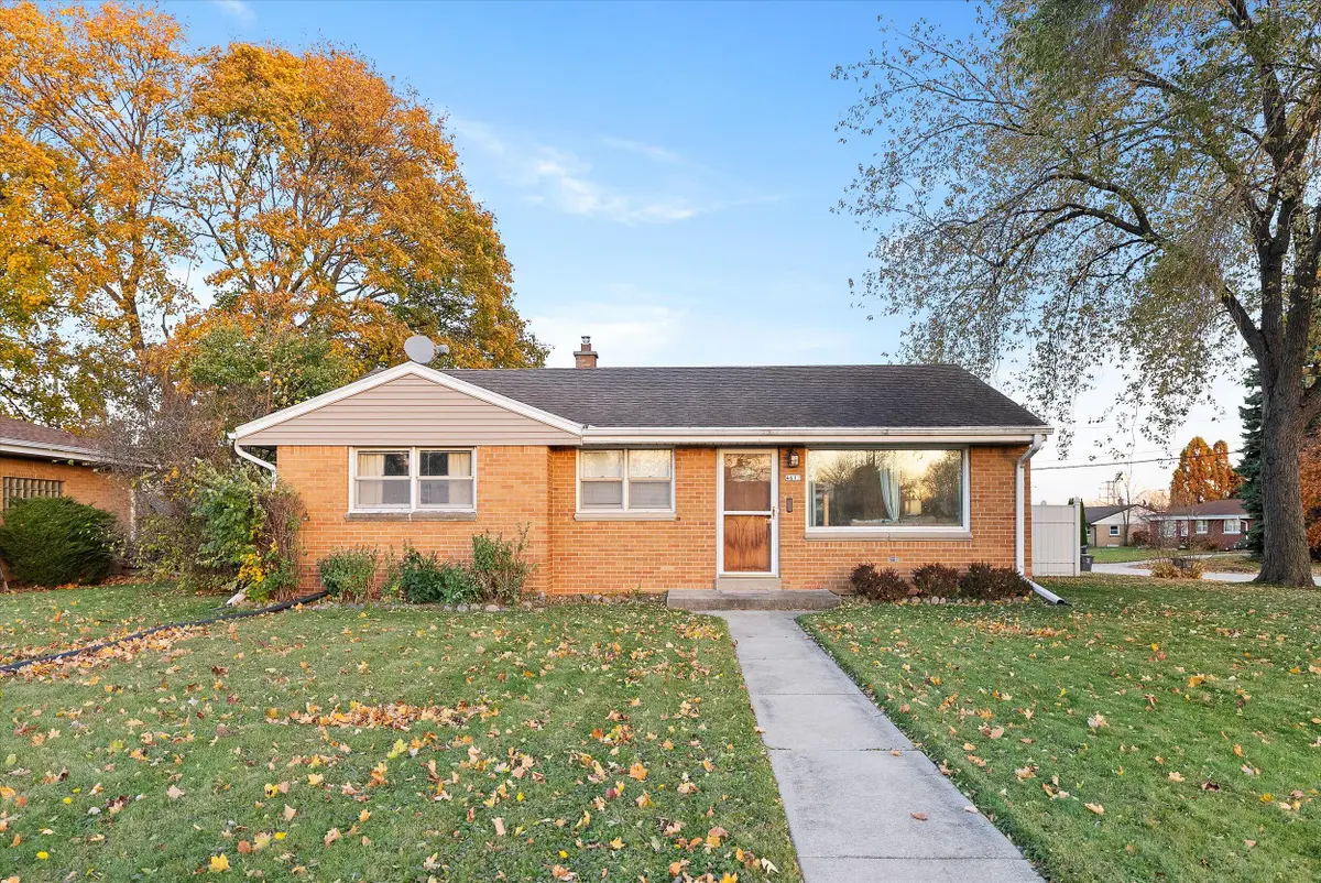 4612 S 61st St, Greenfield, WI 53220 - #1